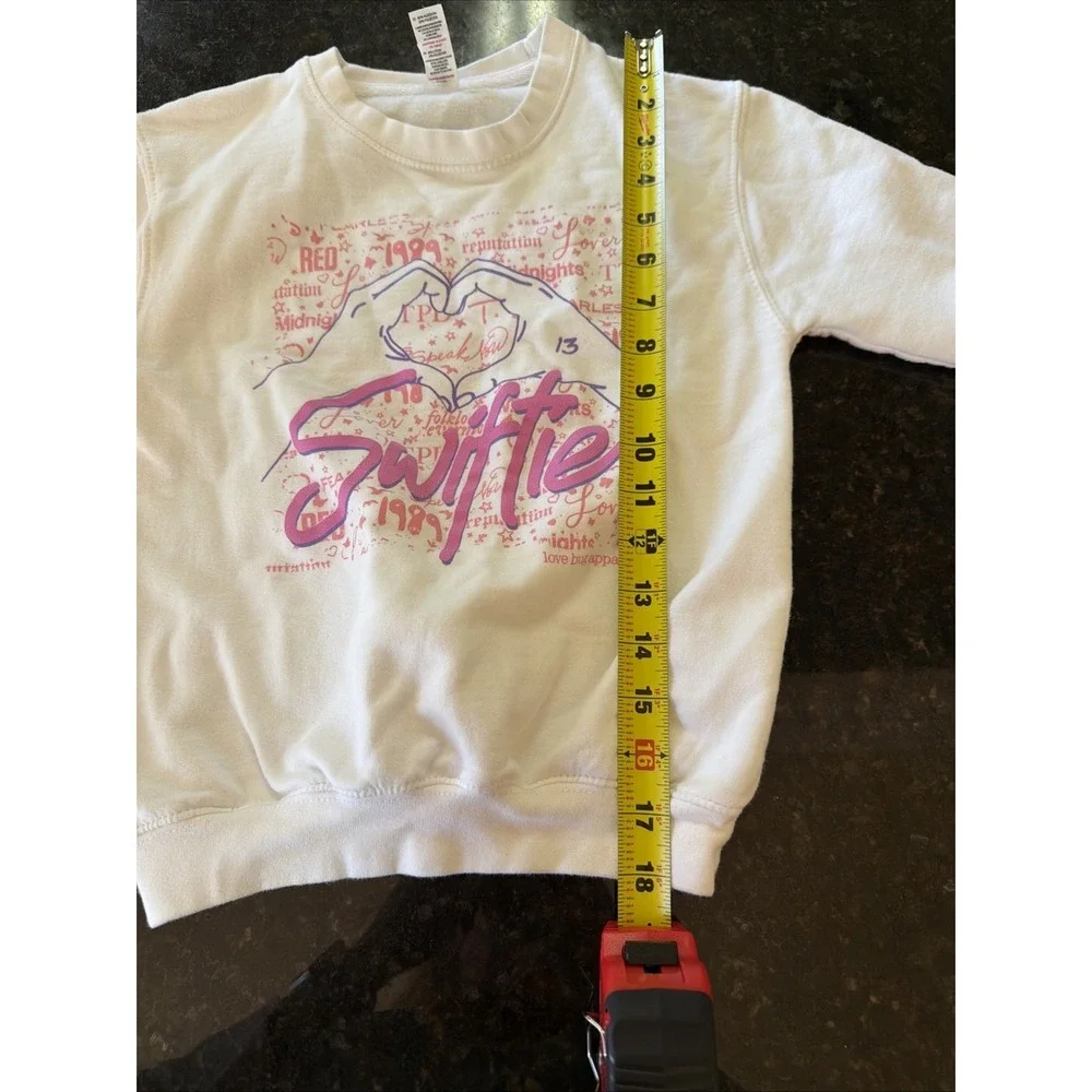 Taylor Swift Swiftie Girls Sweatshirt Sz Sm Eras Swag Concert Tour Love Bug Appa